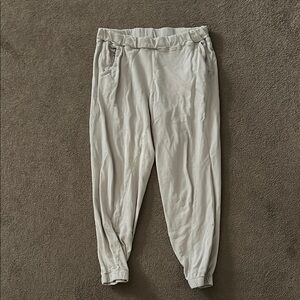 Eddie Bauer Cream Ankle Cropped Pants